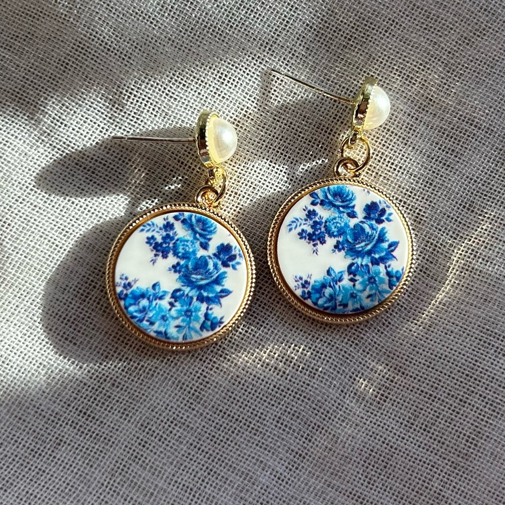 Elegant Vintage Style Blue Floral Earrings With Faux Pearl Accent